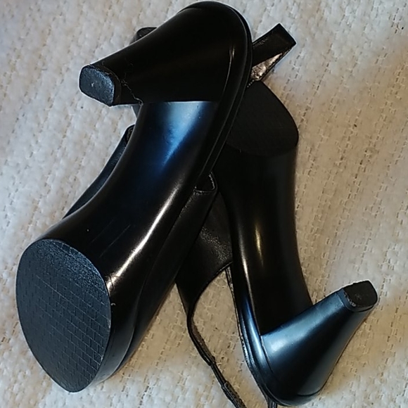 Black shoes, super comfy stylish - Picture 2 of 4